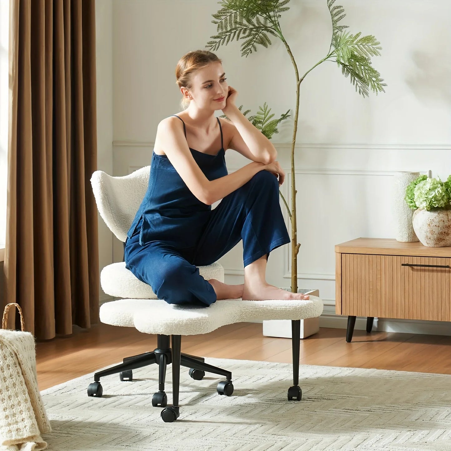 Ergonomic Cross-Legged Chair