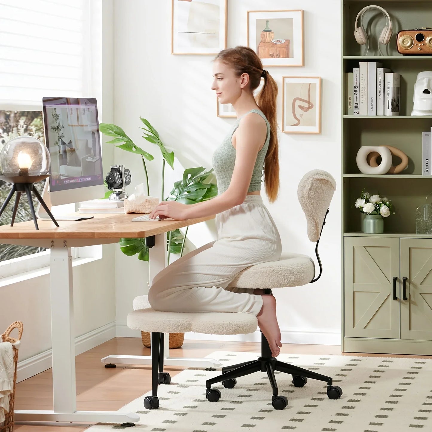 Ergonomic Cross-Legged Chair